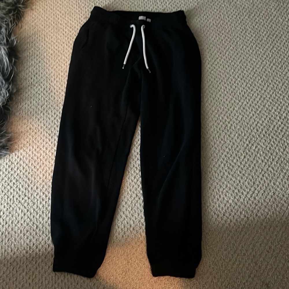 Gap black sweat pants with white draw string.